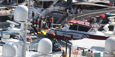 Un bateau finit sa course sur un ponton du port Hercule pendant le Grand Prix de Monaco