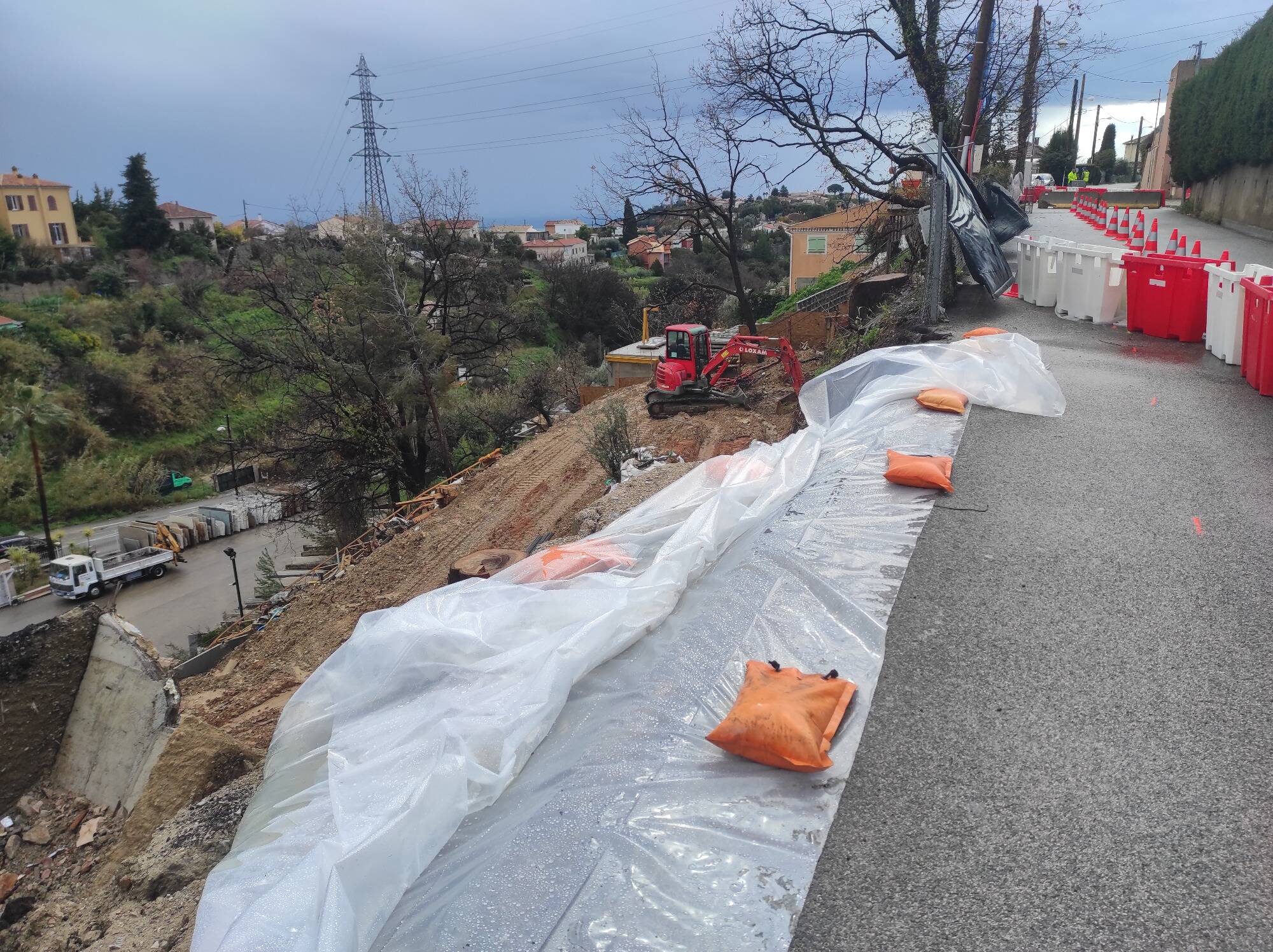 Elle est fermée depuis un éboulement en mars: enfin du nouveau pour cette avenue de Nice?