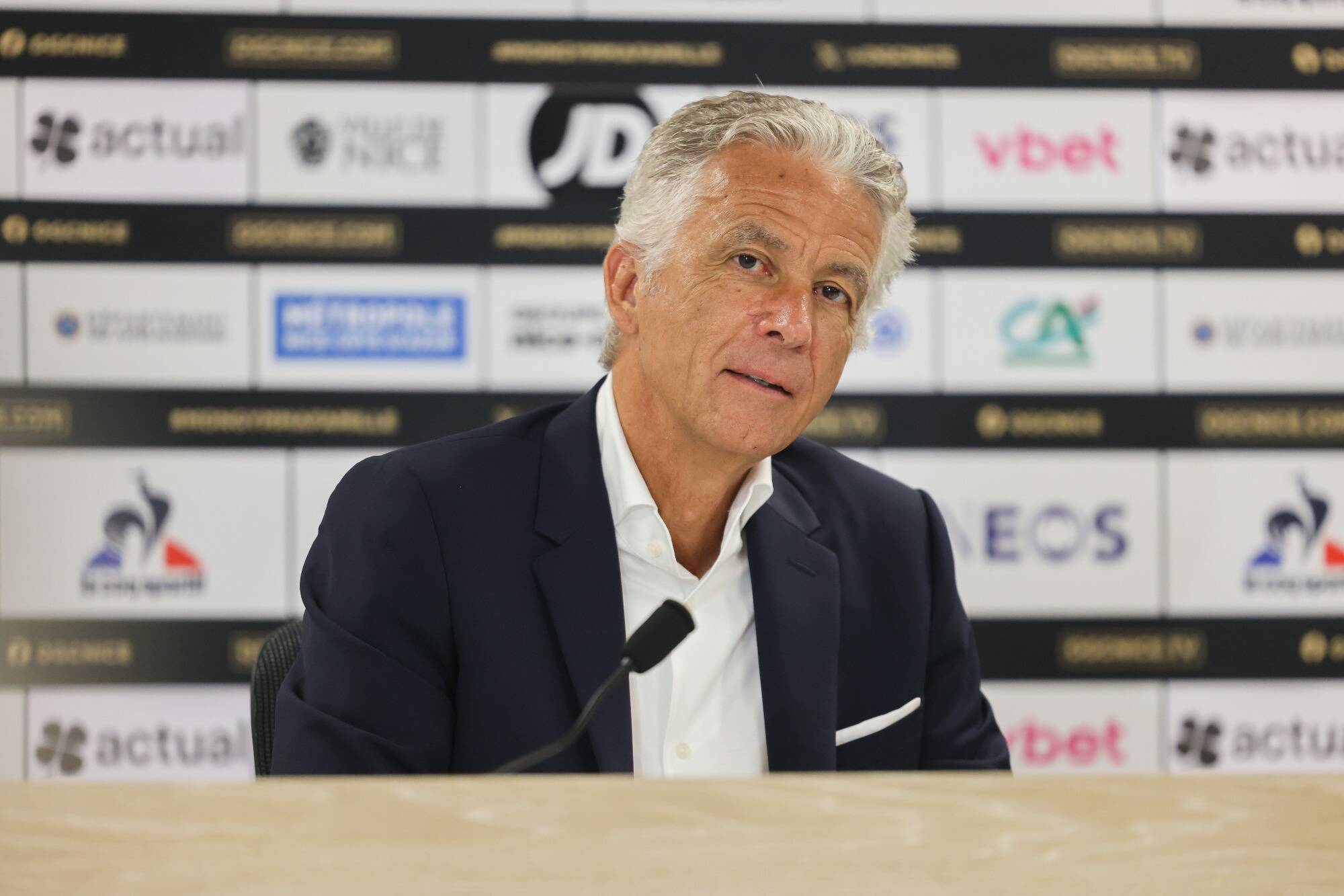 "Vous nous avez régalé", "Vous avez sauvé le club"... Sur les réseaux sociaux, les supporters niçois saluent le travail de Jean-Pierre Rivère pendant ses 14 années à la tête de l'OGC Nice