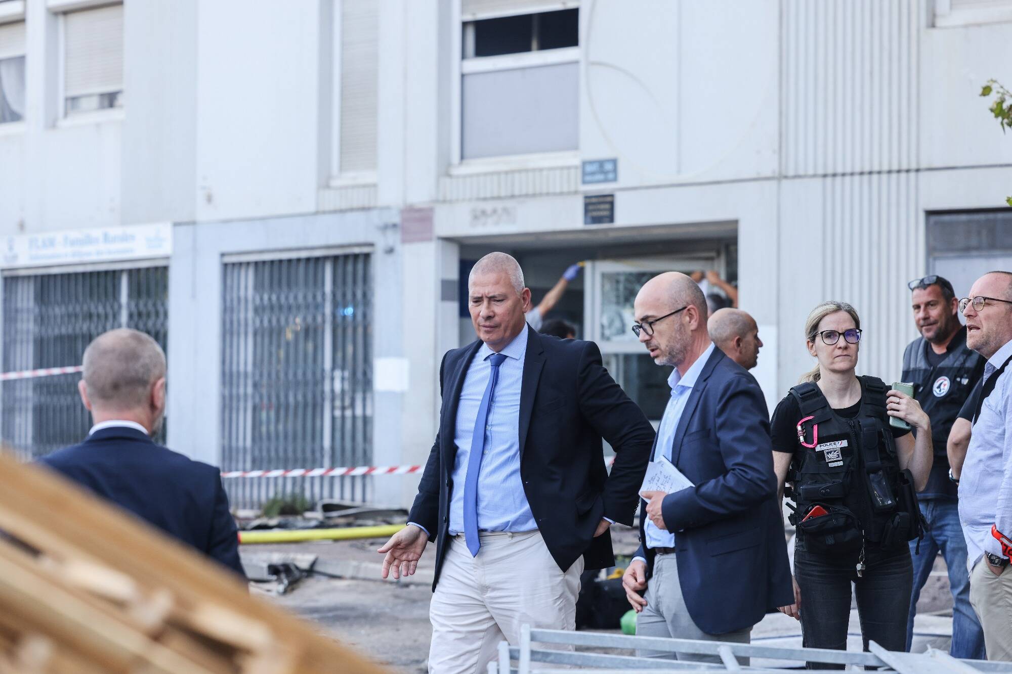 "Les premiers pompiers sont arrivés en douze minutes": le préfet des Alpes-Maritimes regrette la polémique sur le délai d'intervention des pompiers aux Moulins à Nice