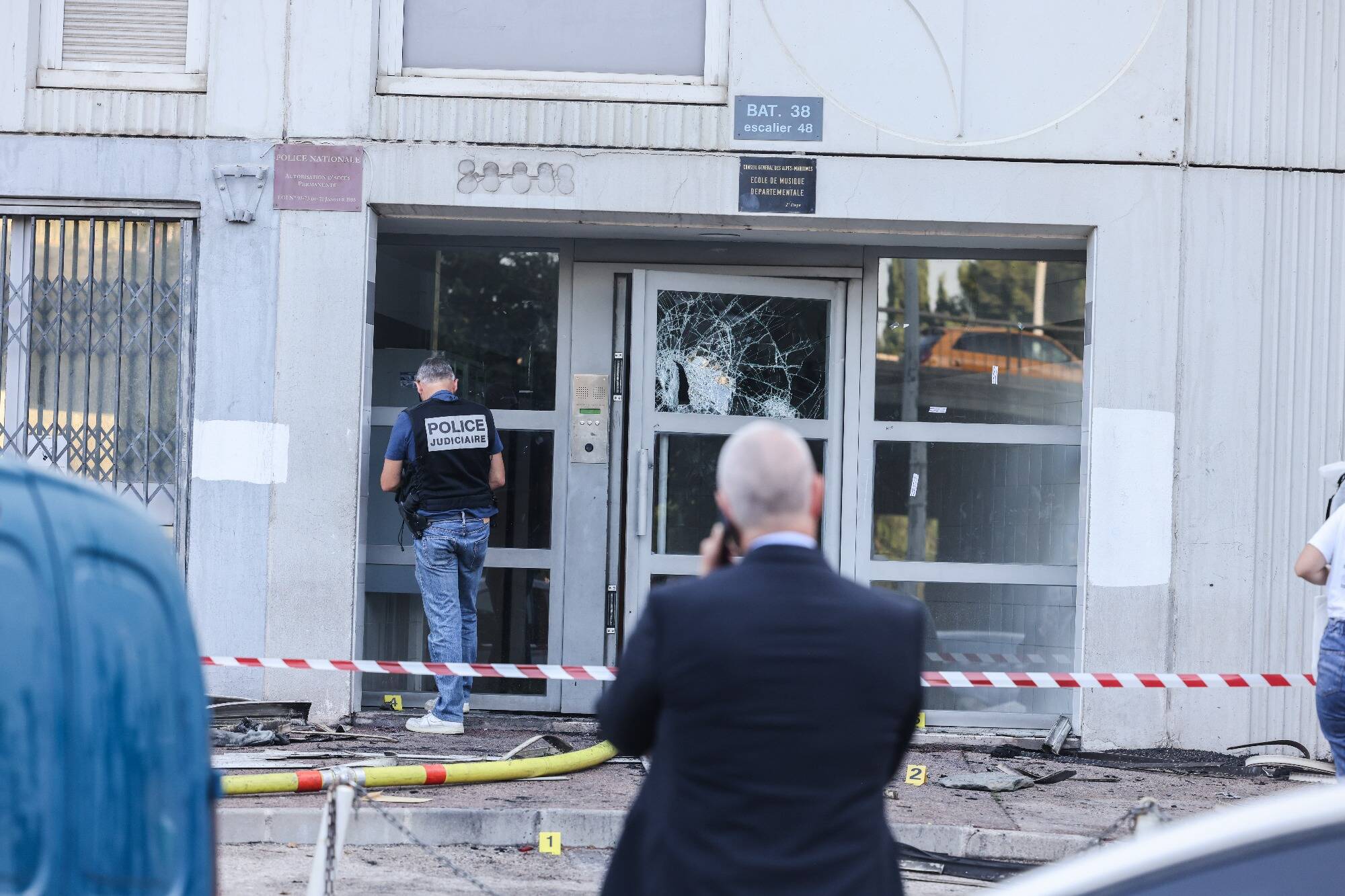 Incendie mortel aux Moulins à Nice: brûlures aux mollets, "très connu" de la justice... ce que l'on sait sur le suspect interpellé