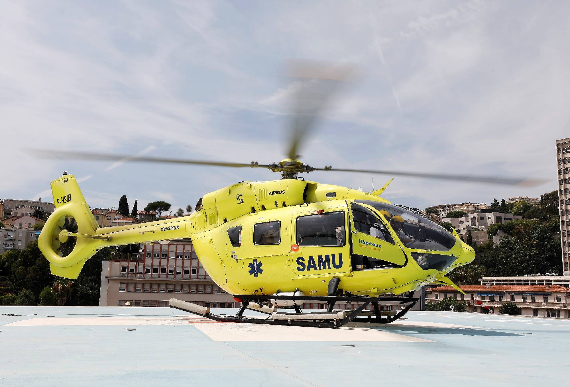 Un motard grièvement blessé dans une collision sur une route près de Grasse