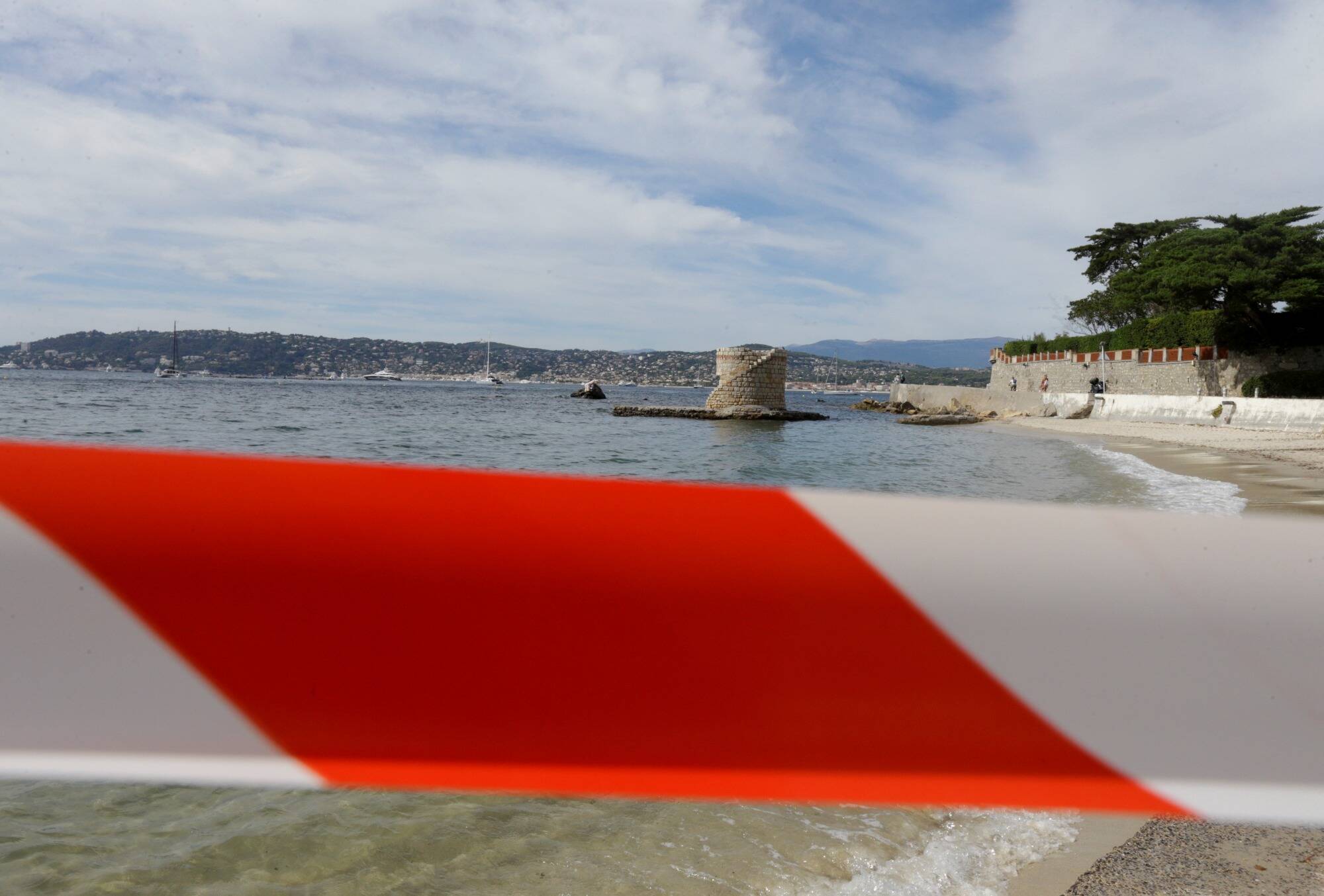 Panne massive de courant dans les Alpes-Maritimes et le Var: Antibes "forcée d'interdire la baignade sur son littoral"