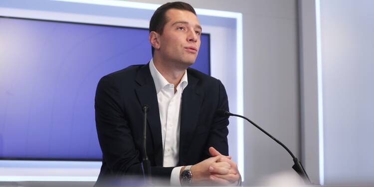 Un acte de censure inadmissible: Jordan Bardella s'insurge contre la décision de ne pas diffuser la publicité de son livre dans les gares