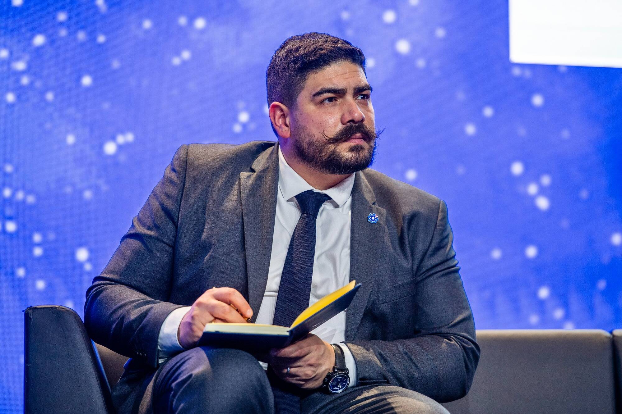 Le déploiement de l'intelligence artificielle pour "changer la fonction publique"?: le ministre Guillaume Kasbarian veut réformer, voici ce qu'il faut savoir