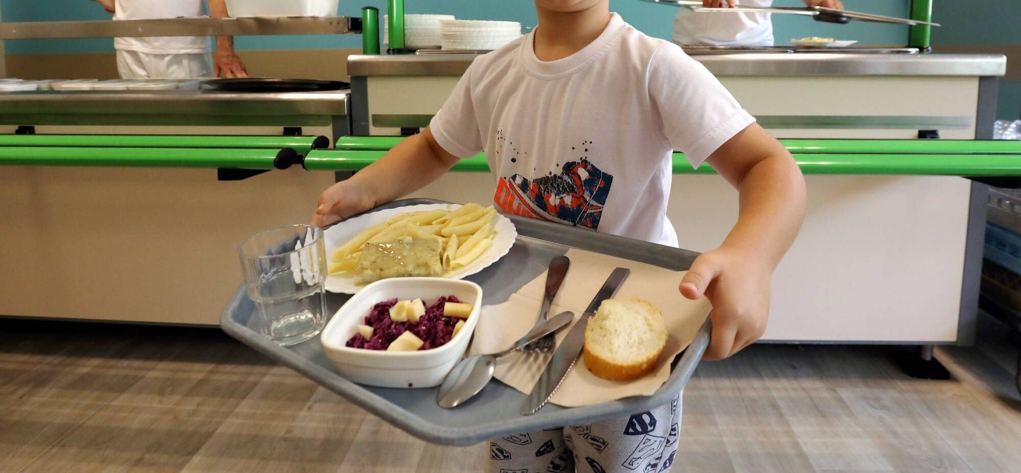 Vin blanc dans certaines recettes des cantines scolaires de Nice: ça fait débat chez les lecteurs de Nice-Matin