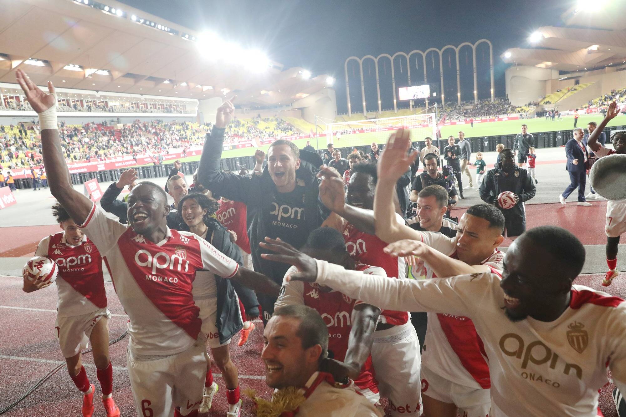 Soulagement, prime à négocier et soirée jusqu'au bout de la nuit... l'AS Monaco a vécu une folle soirée avec sa qualification en Ligue des champions