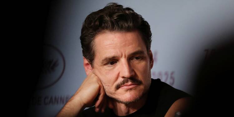 Pedro Pascal s'est rendu au Festival de Cannes en faisant Londres-Nice en classe éco: un festivalier partage une vidéo virale et tout le monde craque (encore davantage) pour l'acteur le plus cool du moment