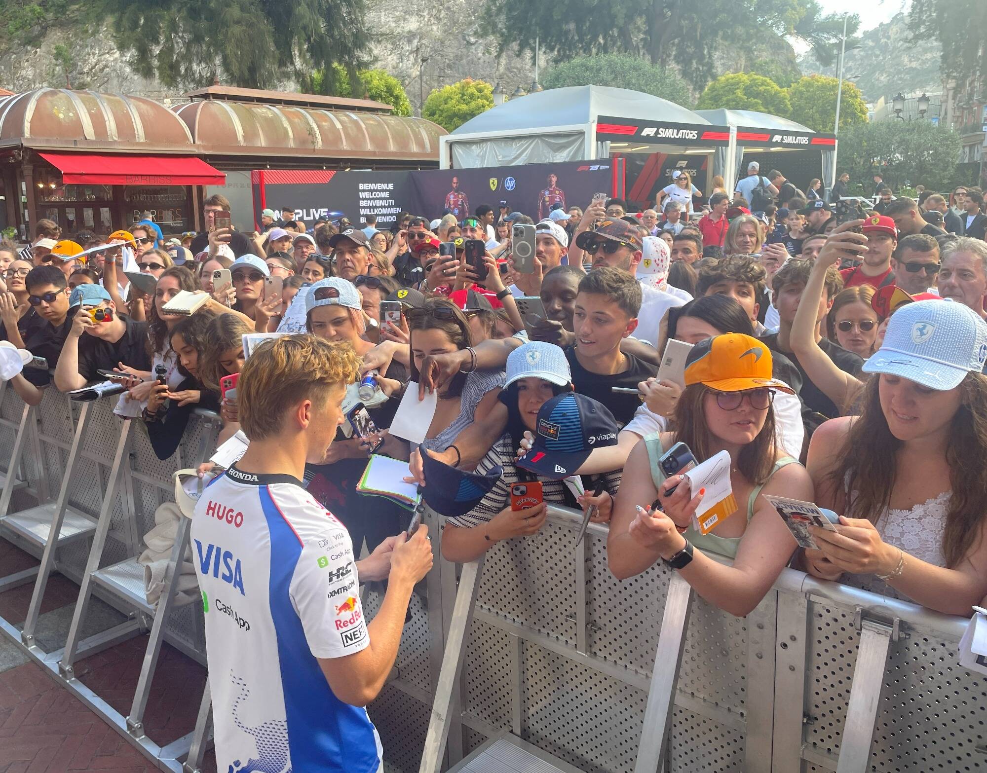 Dans la Fan zone F1, les fans sont déjà dans les starting-blocks avant le Grand Prix de Monaco