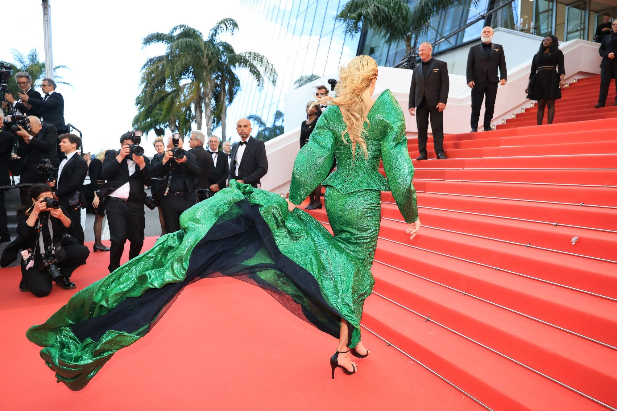 Après le Festival de Cannes, le fameux tapis rouge vit une seconde vie... à Marseille