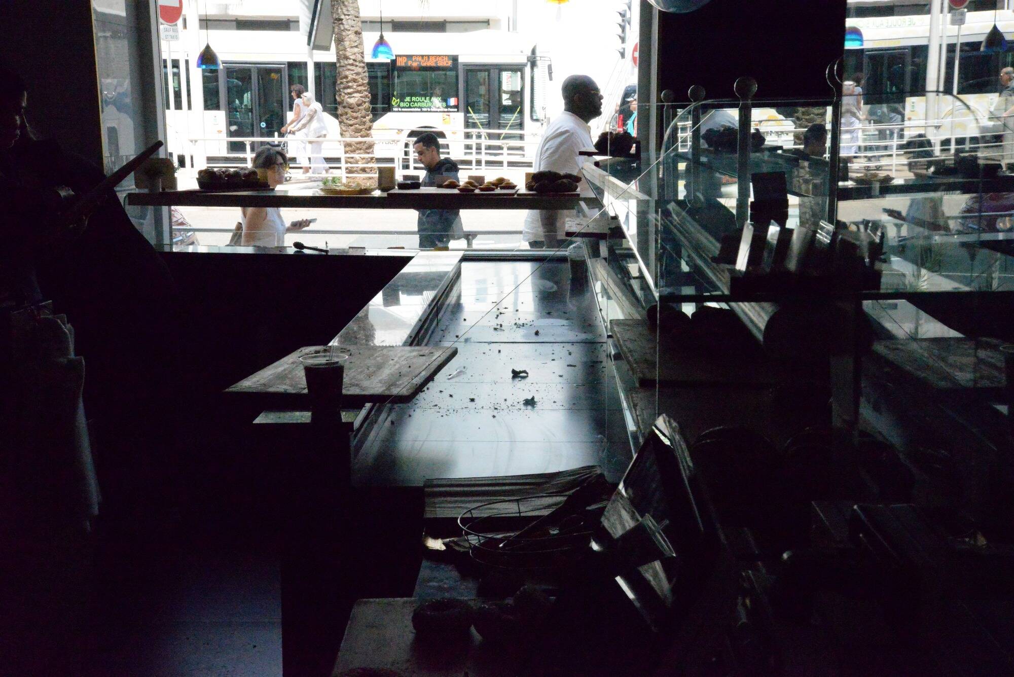 "L'obscénité" du Festival de Cannes, Thales et l'aéroport aussi visés, prochaines cibles... ce que l'on sait de la révendication des sabotages électriques par des anarchistes