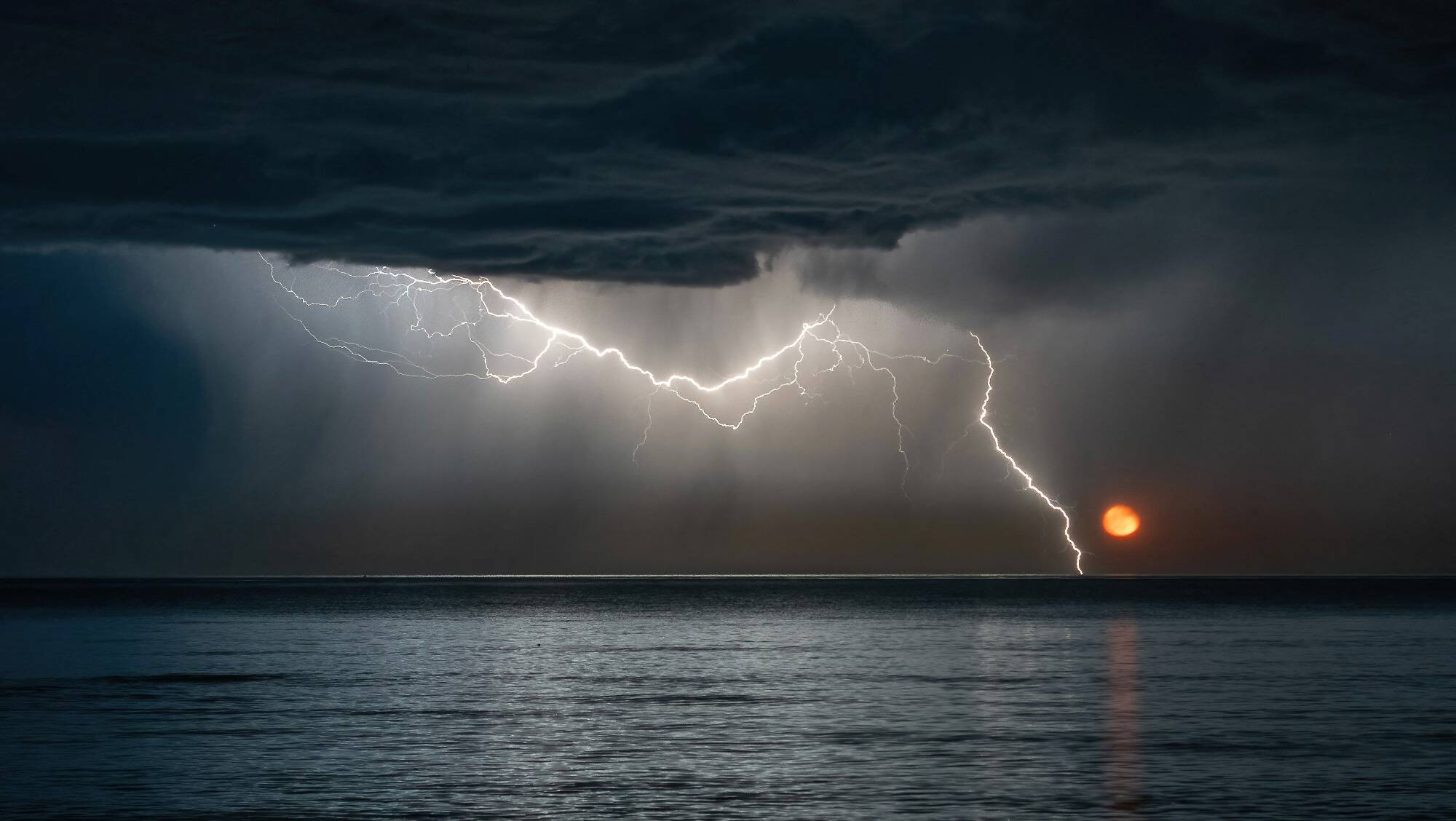Plus de 700 éclairs enregistrés dans le Var, 4.600 dans la région Paca... Ce jeudi a été la journée la plus foudroyée en France depuis le début de l'année