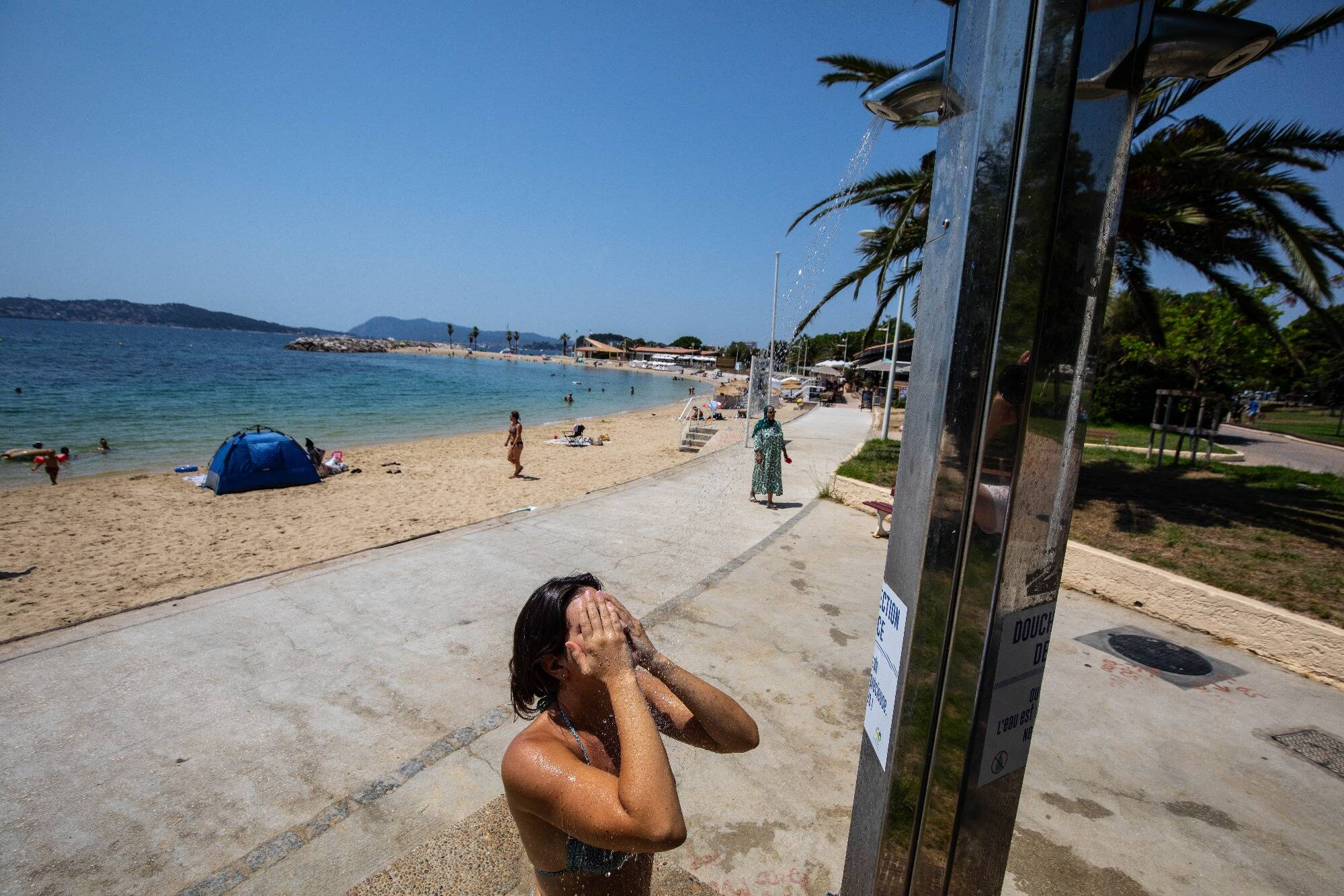 Sécheresse: des communes du Var ferment déjà les robinets sur les plages