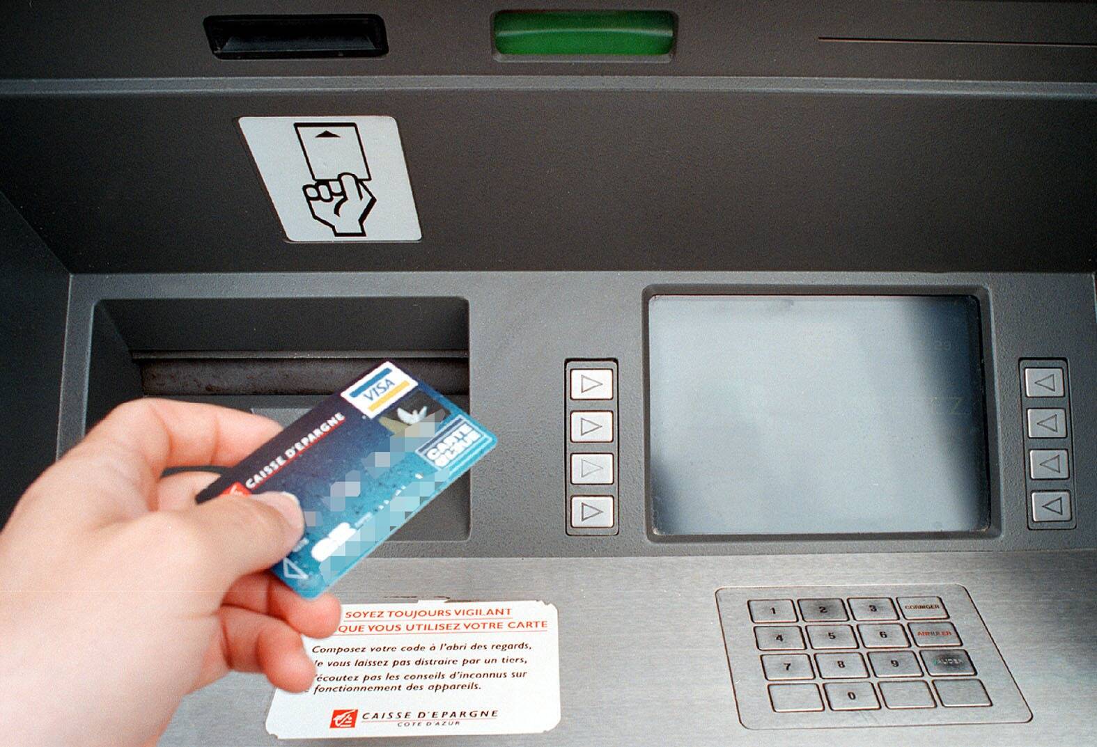 Ce couple d'Azuréens raflait les cartes bleues des personnes âgées à la sortie des supérettes