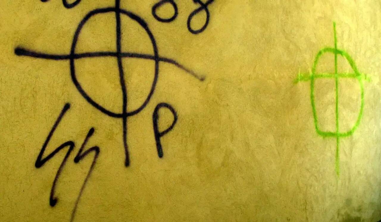 Des morceaux à la gloire du Troisième Reich: un festival de black metal néonazi interdit se déroule en Isère