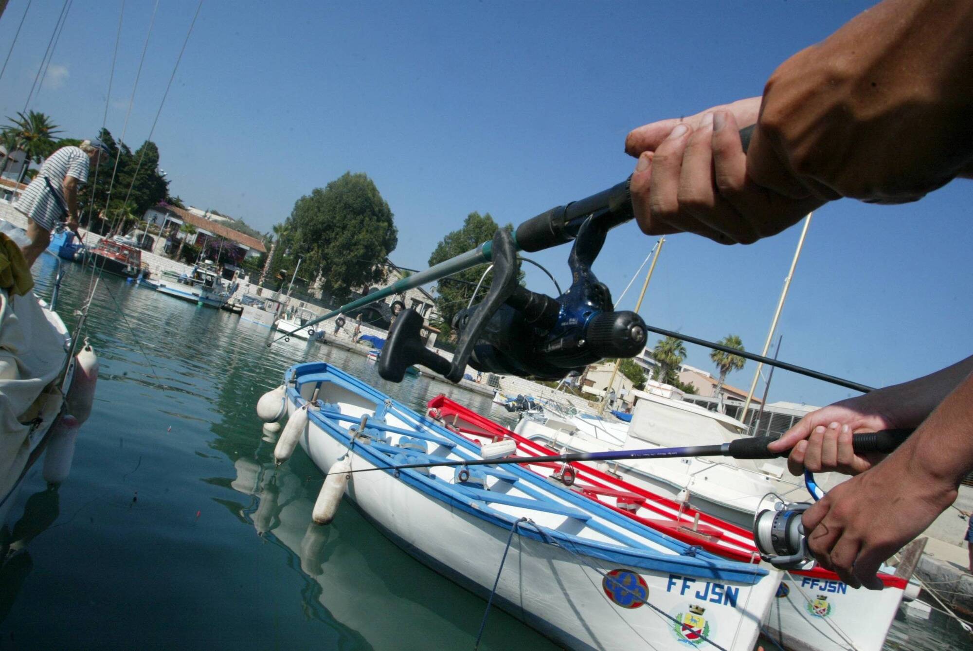 Des règles contraignantes, des interdictions... l'accord de l'OMC sur la pêche entre en vigueur: de quoi s'agit-il?