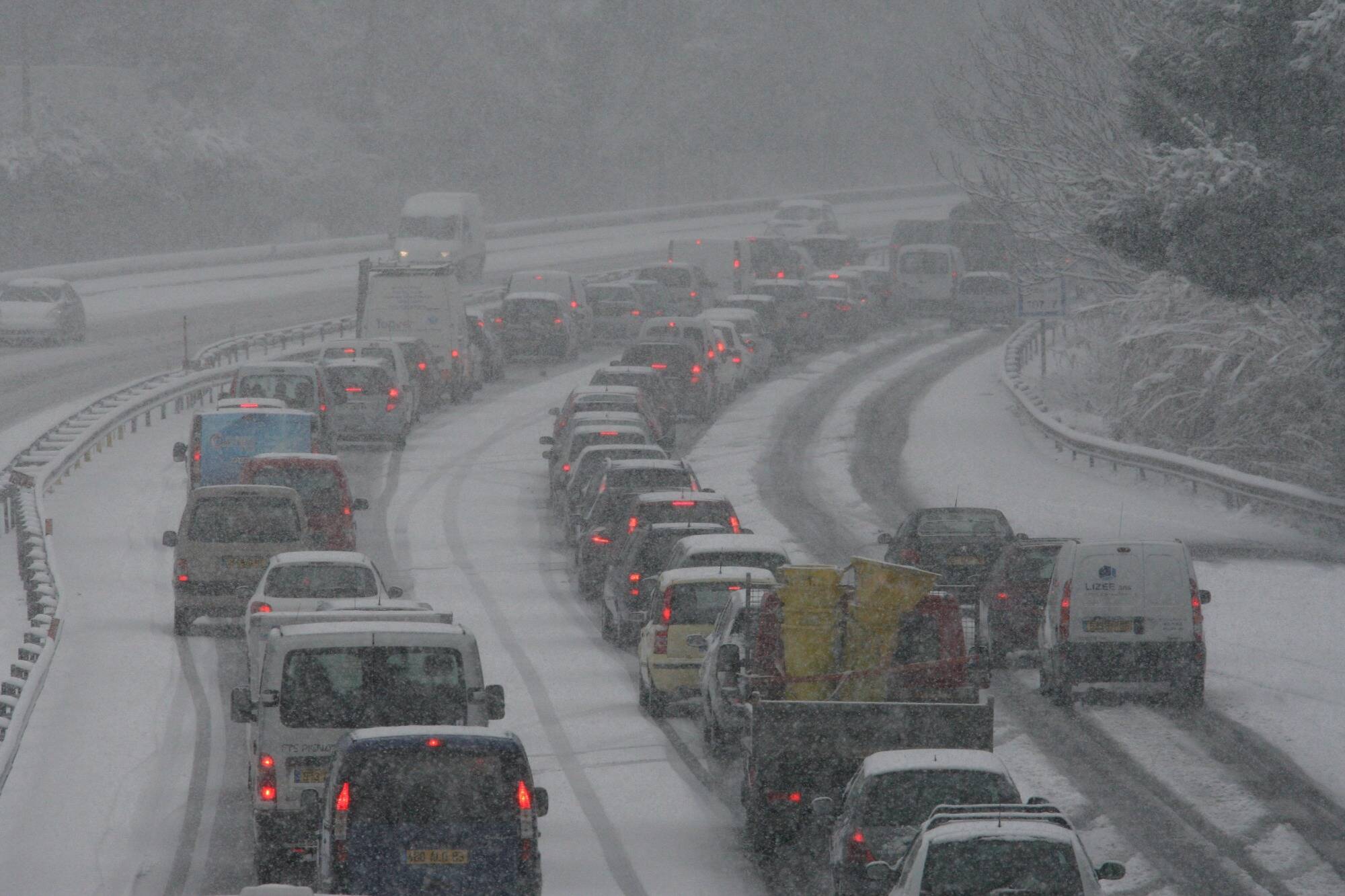 Neige-verglas: 30 départements français en vigilance orange à partir de samedi soir, on fait le point