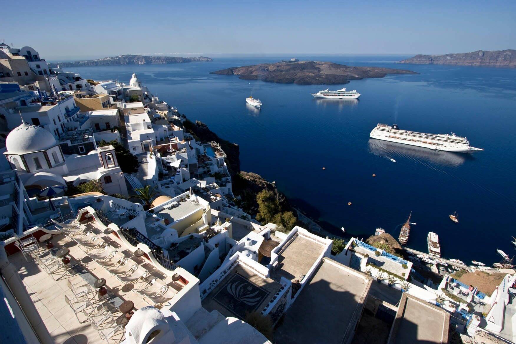 En Grèce, de nouvelles secousses ressenties à Santorin, des habitants contraints de dormir dehors