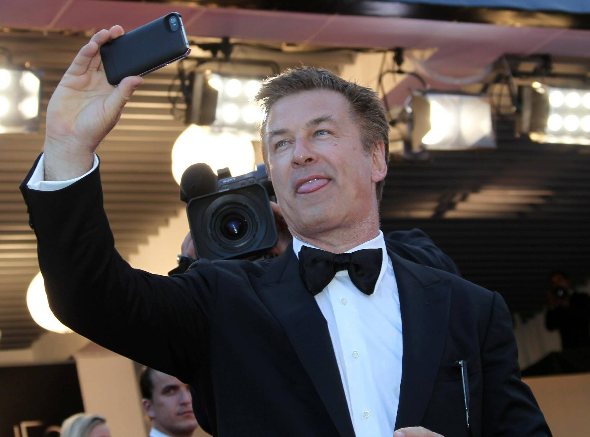 Hollywood, télévision, imitations de Trump... Qui est Alec Baldwin, l'acteur américain qui a tué une femme jeudi sur un tournage?