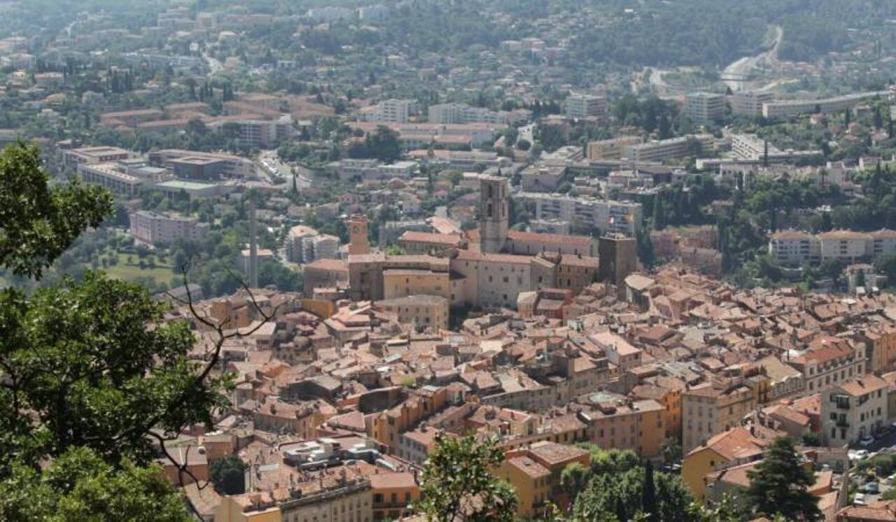 Grands chantiers, nouvelle trajectoire à l'aéroport Cannes-Mandelieu, la présidentielle... Les confidences de Jérôme Viaud, le maire de Grasse, pour 2022