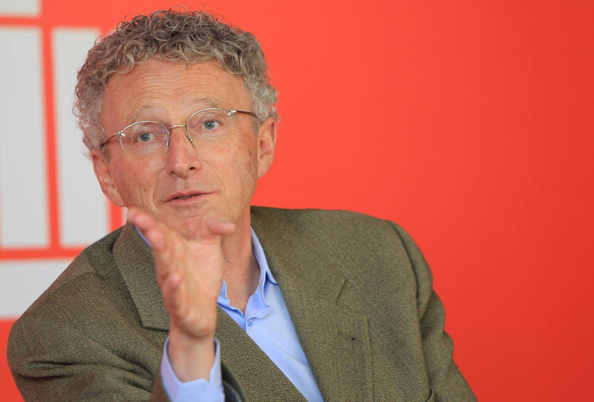 "On a l'air de cacher des choses": le témoignage insolite du journaliste Nelson Monfort qui aurait vu un vaisseau spatial il y a 40 ans