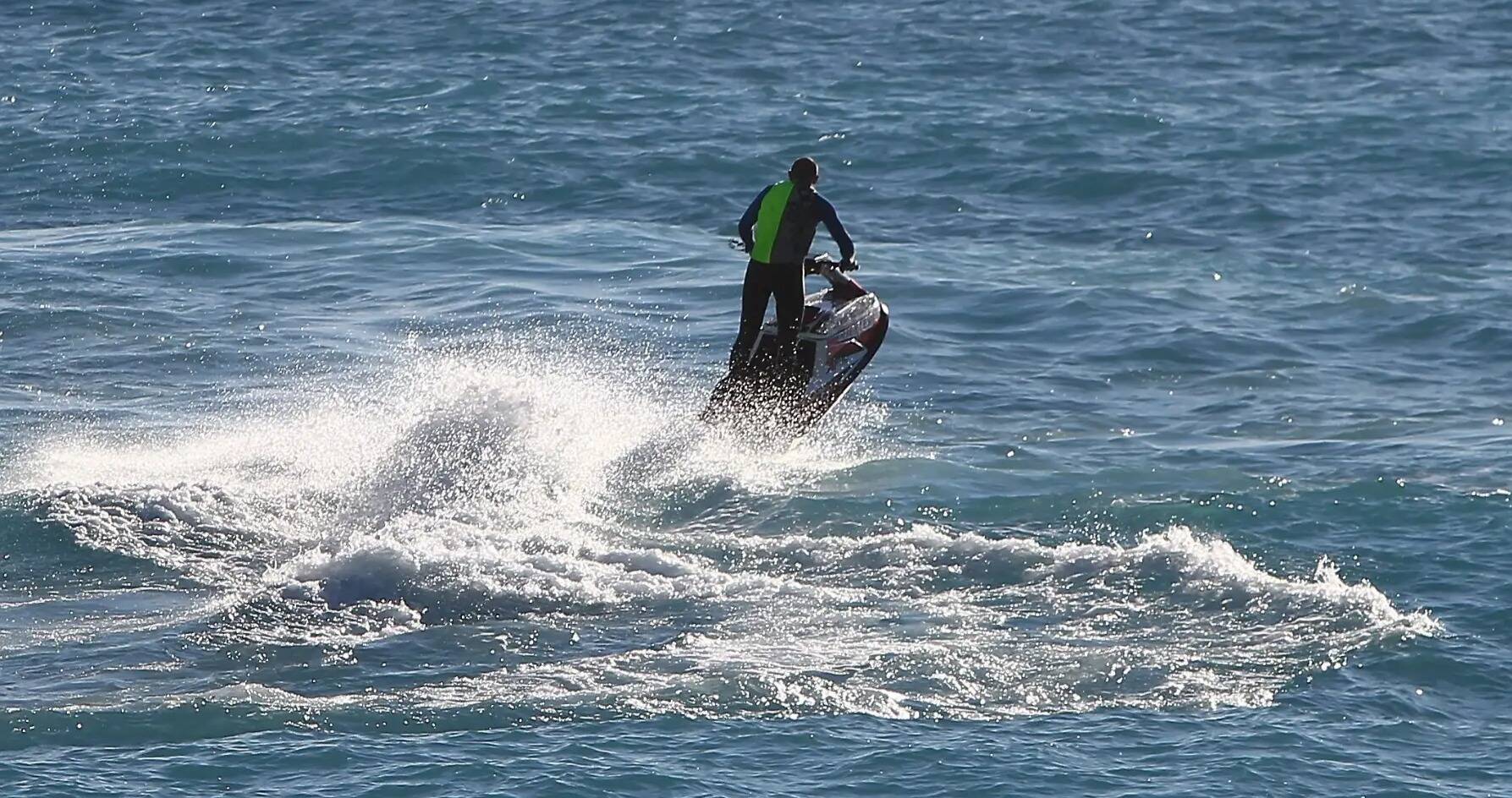 En plein confinement, il fait quatre heures de jet-ski pour rejoindre sa bien-aimée et se fait pincer... en discothèque