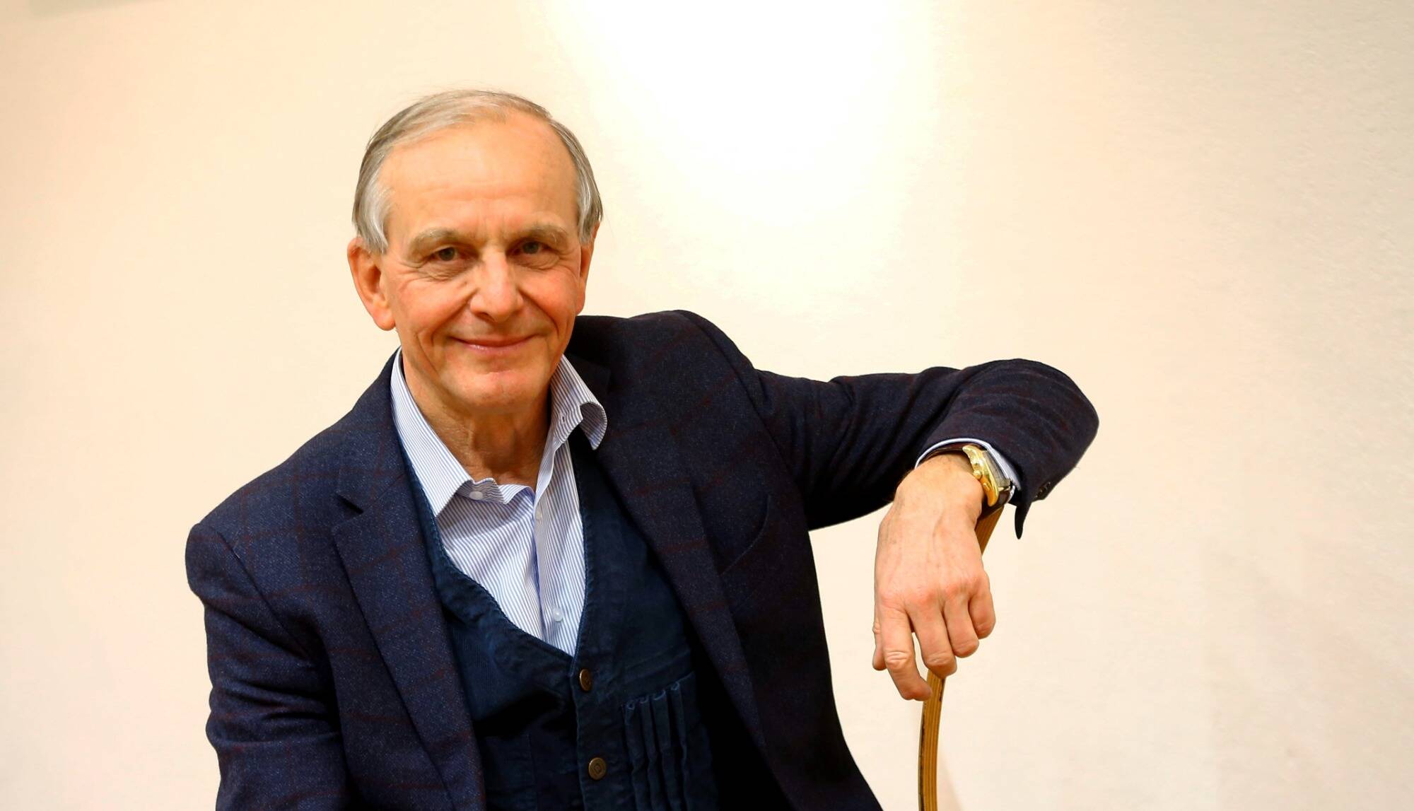 "Si on avait fini le boulot en janvier, on ne serait pas dans cette situation!", le professeur Axel Khan déplore l'absence de confinement