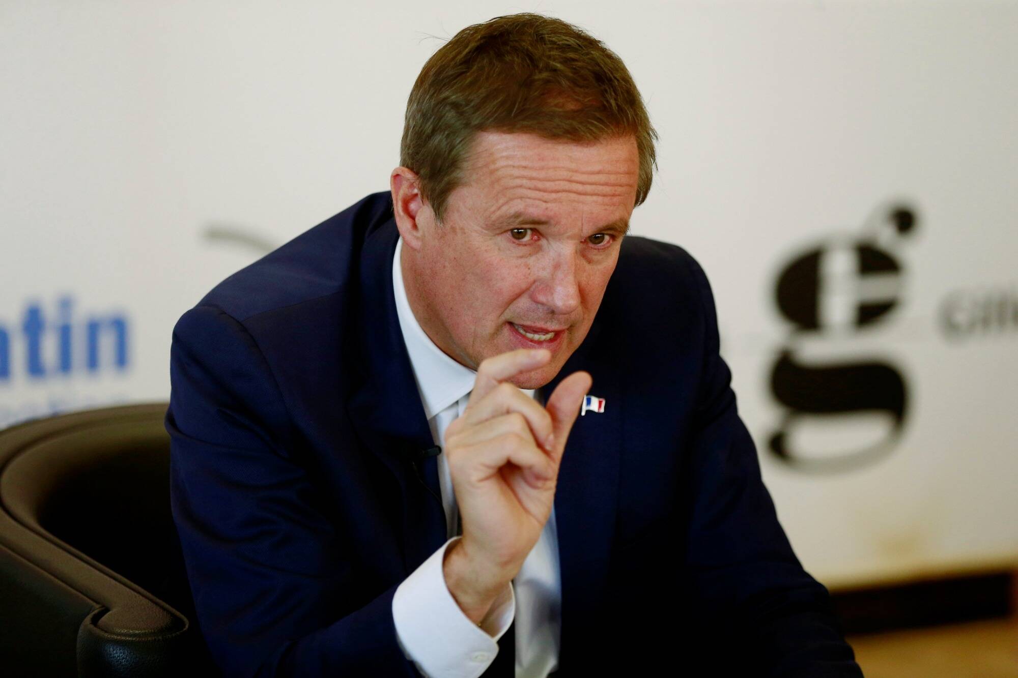 Testé positif à la Covid-19 et accusé de ne pas s'être isolé, Nicolas Dupont-Aignan réfute en bloc