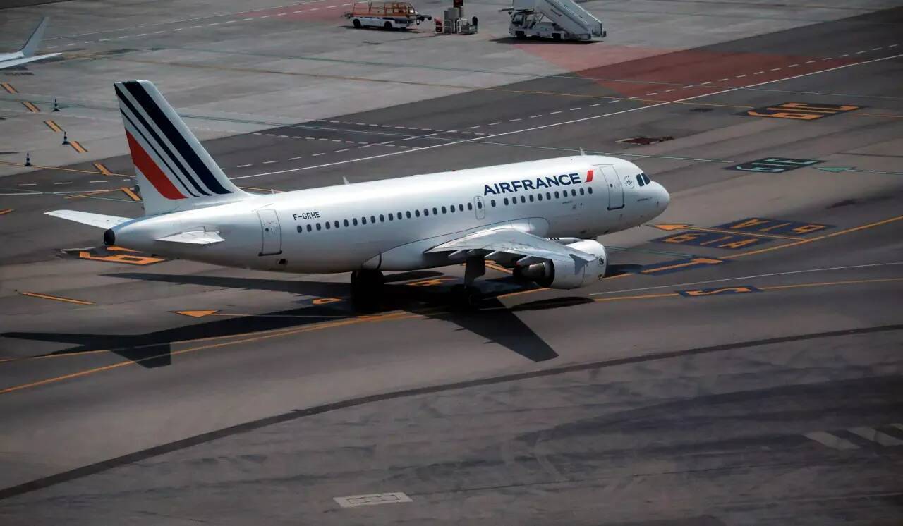 "Une odeur de chaud dans le cockpit": l'équipage d'un vol entre Paris et Nice demande à atterrir en urgence