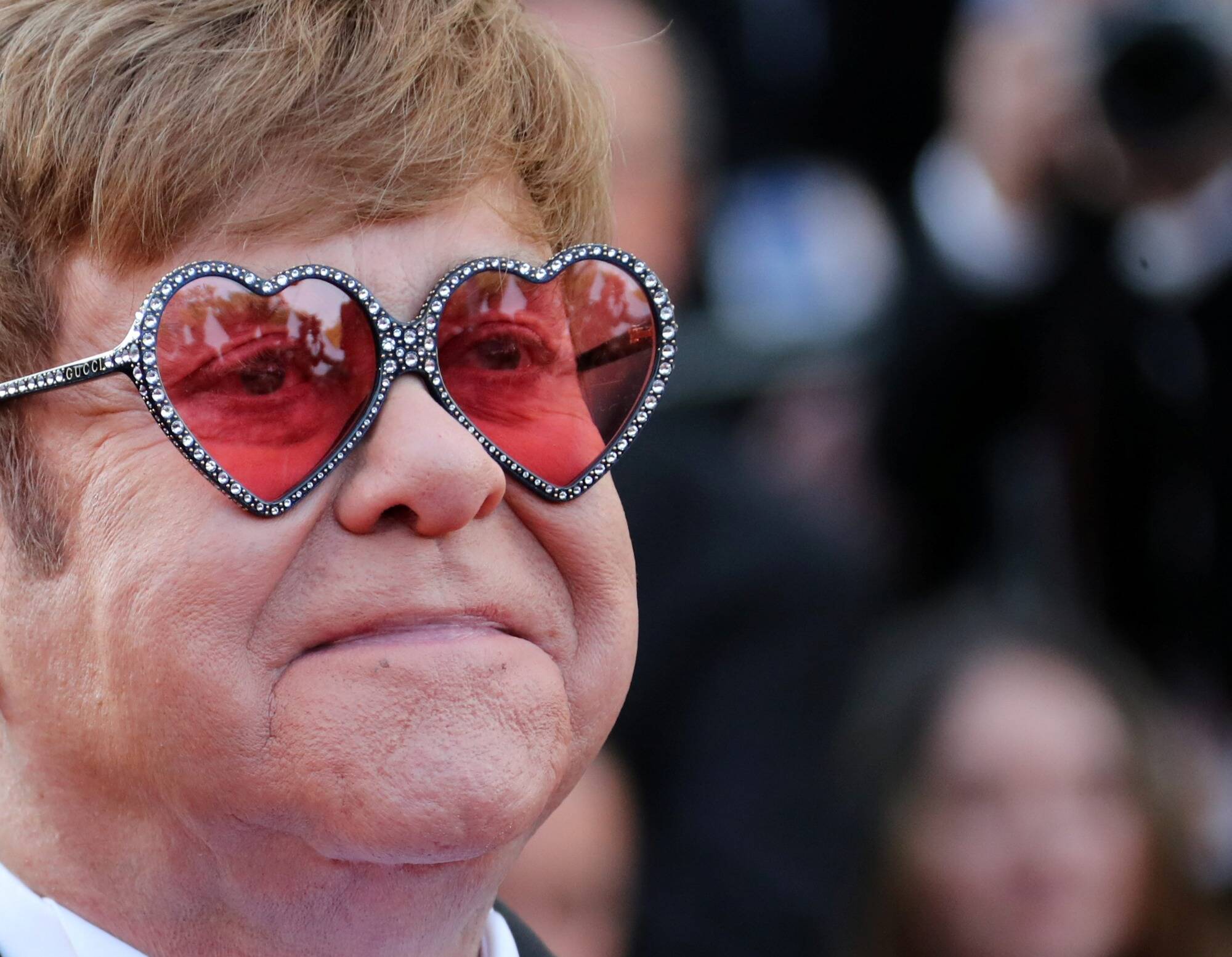 Elton John hospitalisé après une chute dans sa maison à Nice