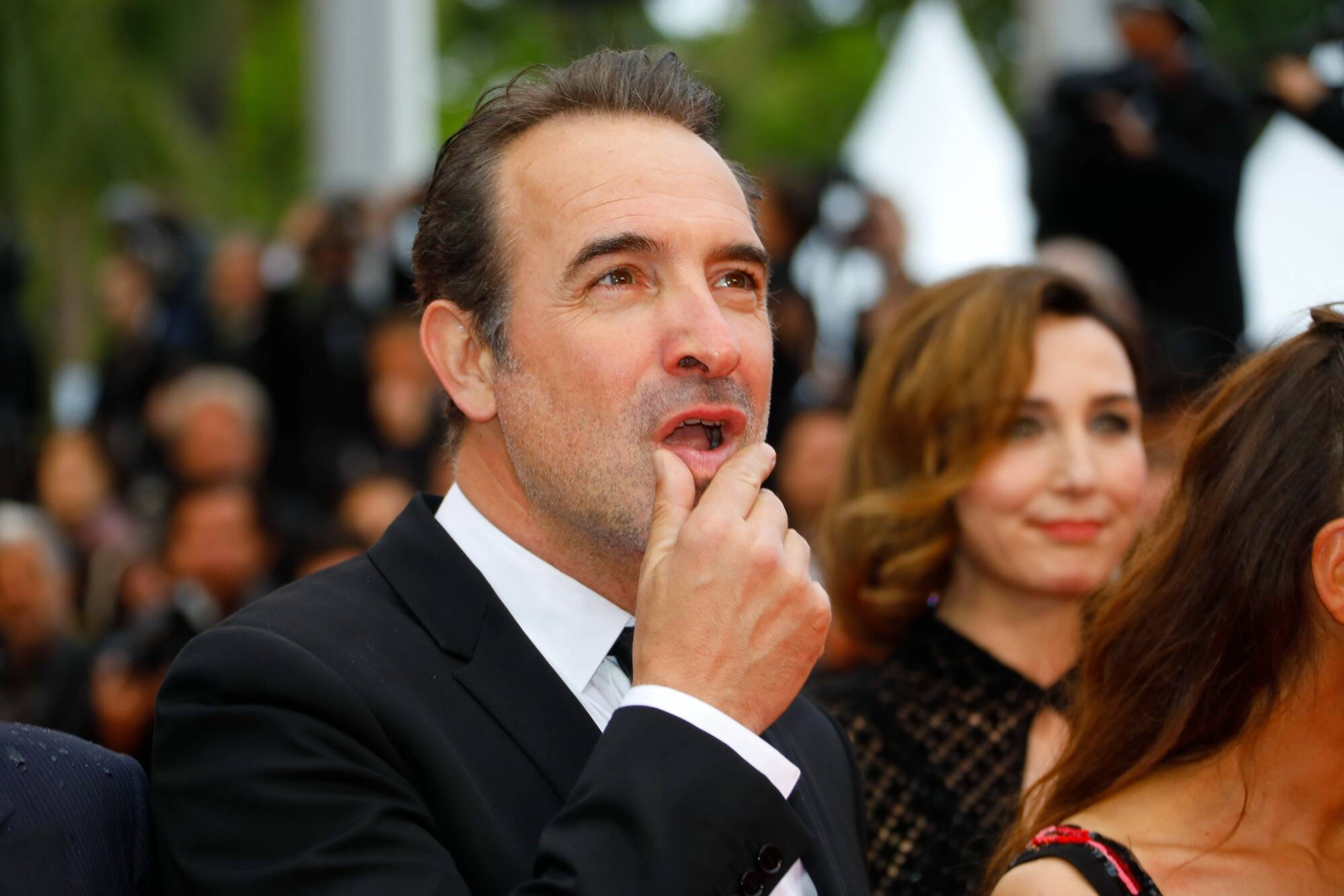 En voulant remercier la commune de Braux, après un tournage, Jean Dujardin se trompe et adresse sa lettre à la mauvaise ville