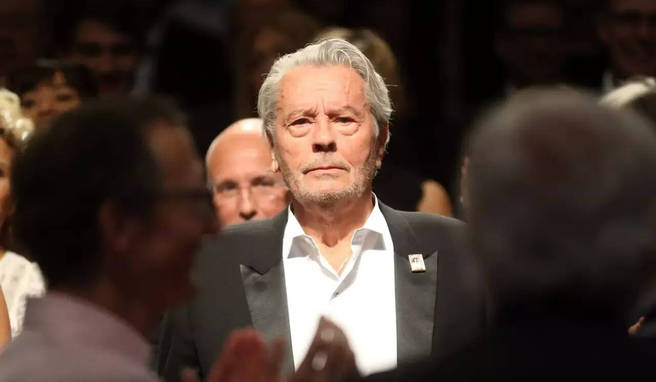 "Non seulement il est très mal, mais en plus il y a ce scandale avec les enfants...": Brigitte Bardot sans nouvelles d'Alain Delon