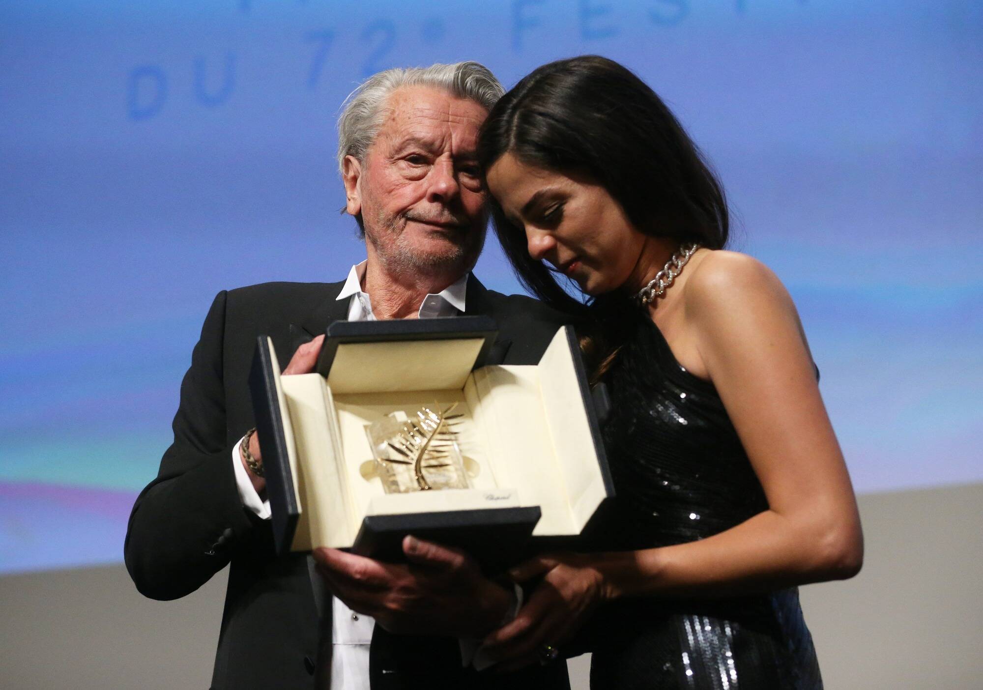 Diffusion d'une conversation privée avec son père: Anouchka Delon intente un procès à ses frères Alain-Fabien et Anthony