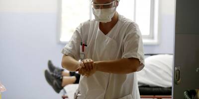 Hausse des admissions à l'hôpital et en réanimation: l'épidémie de Covid repart à la hausse en France
