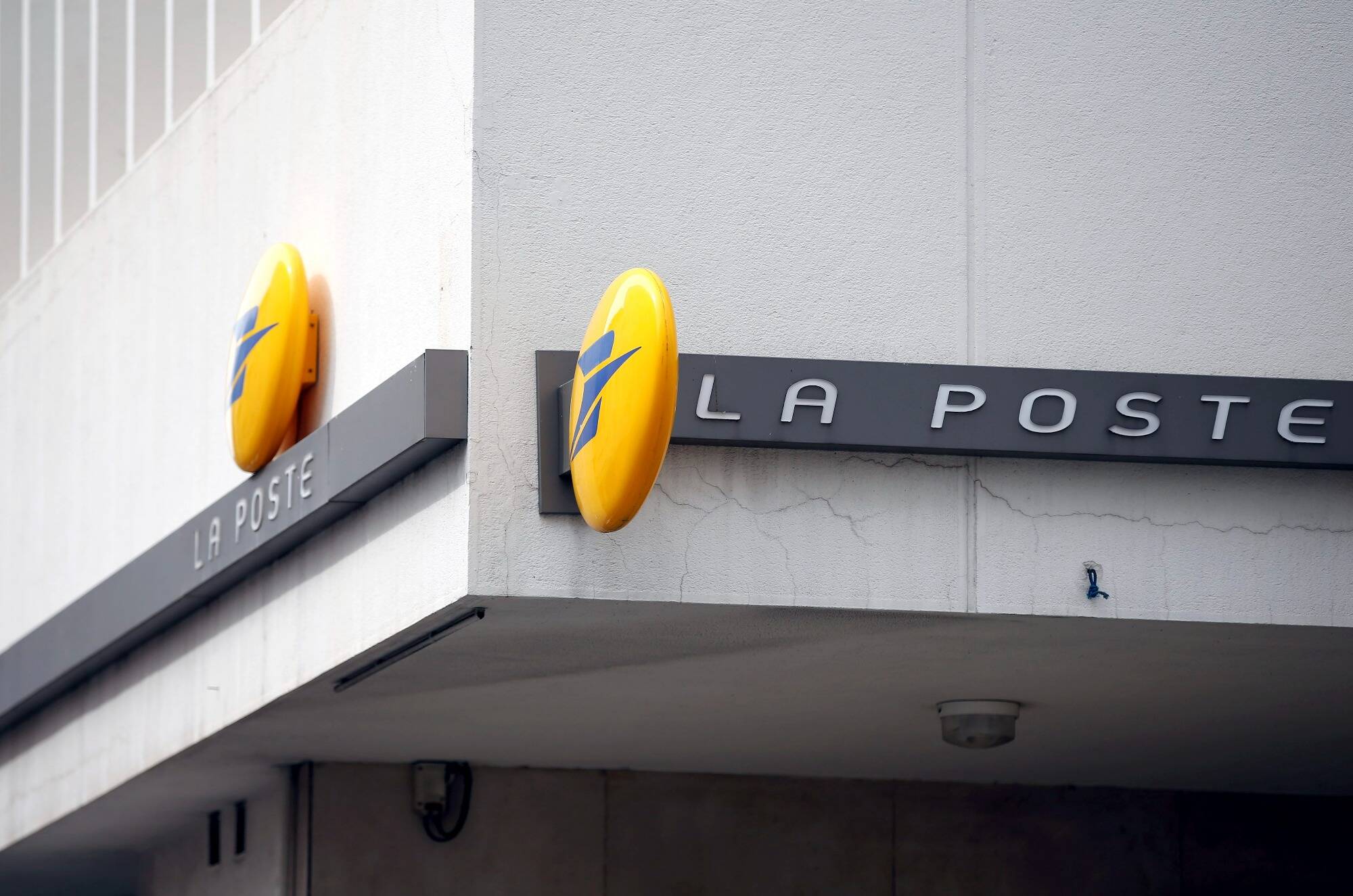 Un groupe de hackers revendique une cyberattaque sur le site de La Poste