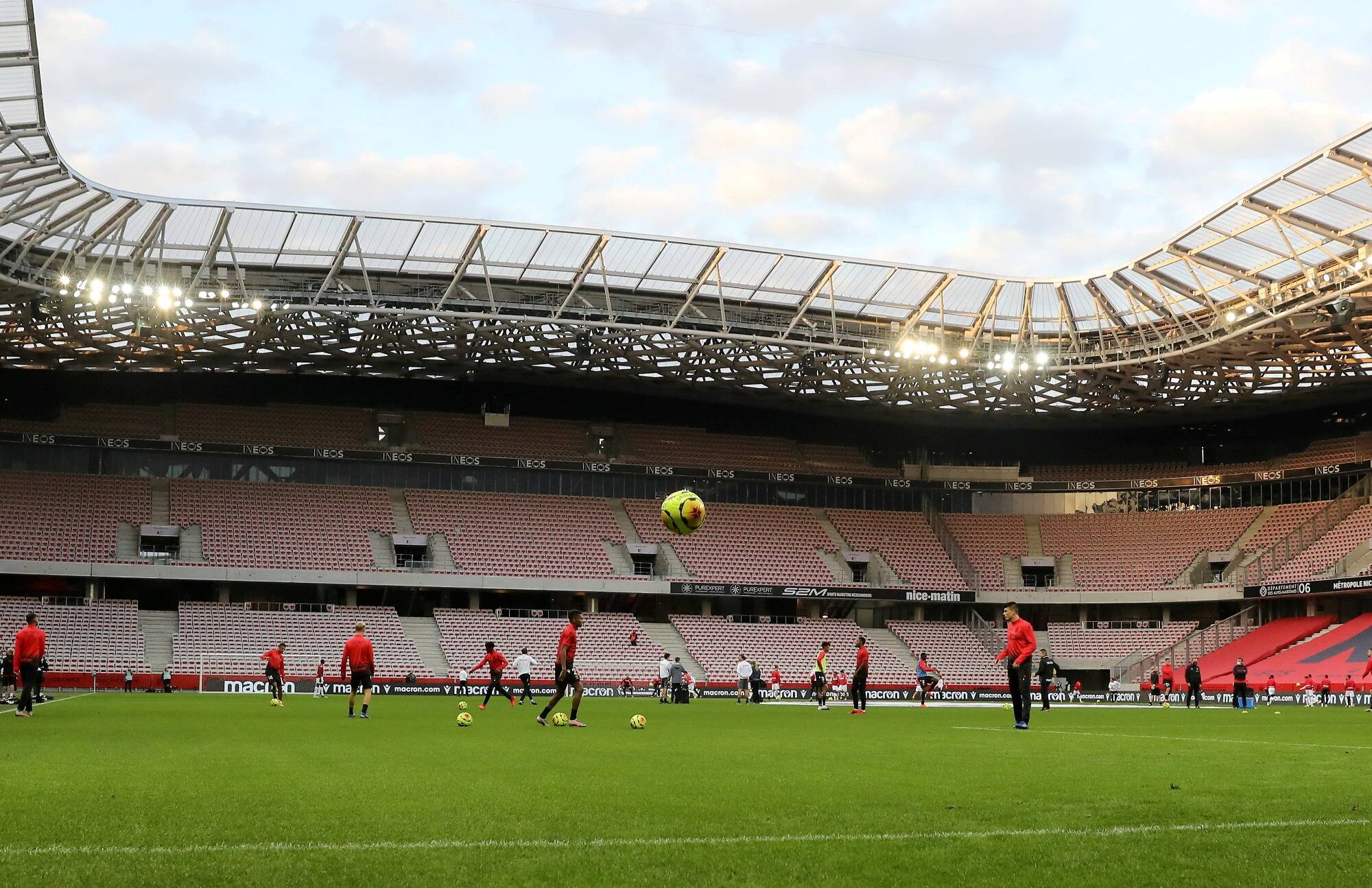 Film porno tourné dans les toilettes de lAllianz Riviera une deuxième plainte déposée