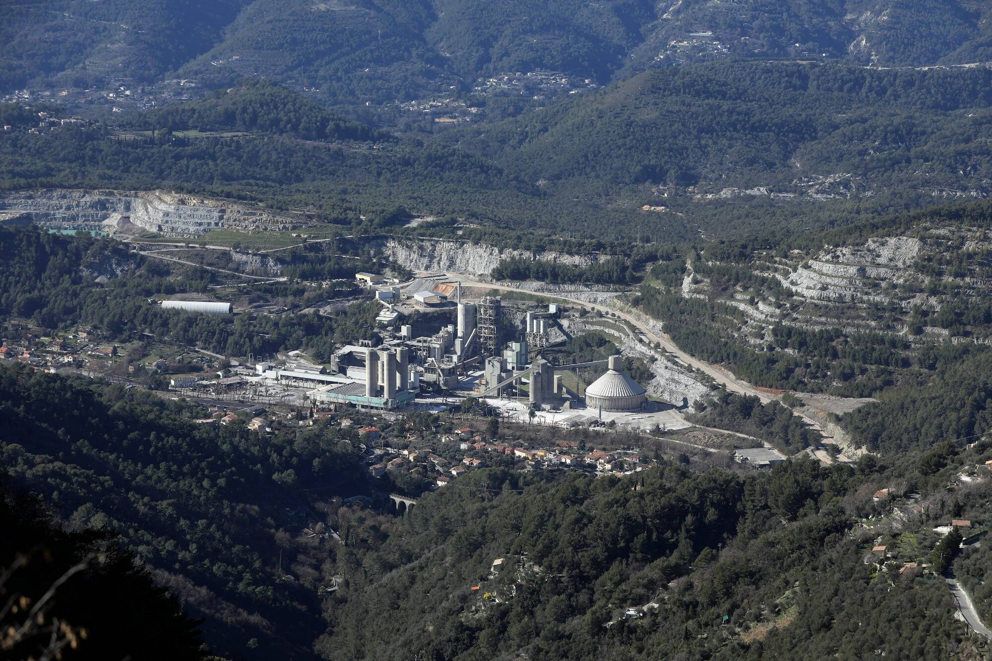 Il fait partie des 50 sites les plus polluants de France: ce que l'on sait du cimentier Vicat, présent dans les Alpes-Maritimes depuis bientôt 100 ans