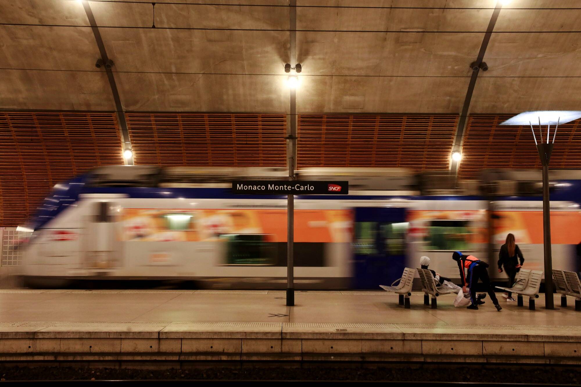 Covid-19: le port du masque "fortement recommandé" dans les lieux très fréquentés et les transports en communs à Monaco