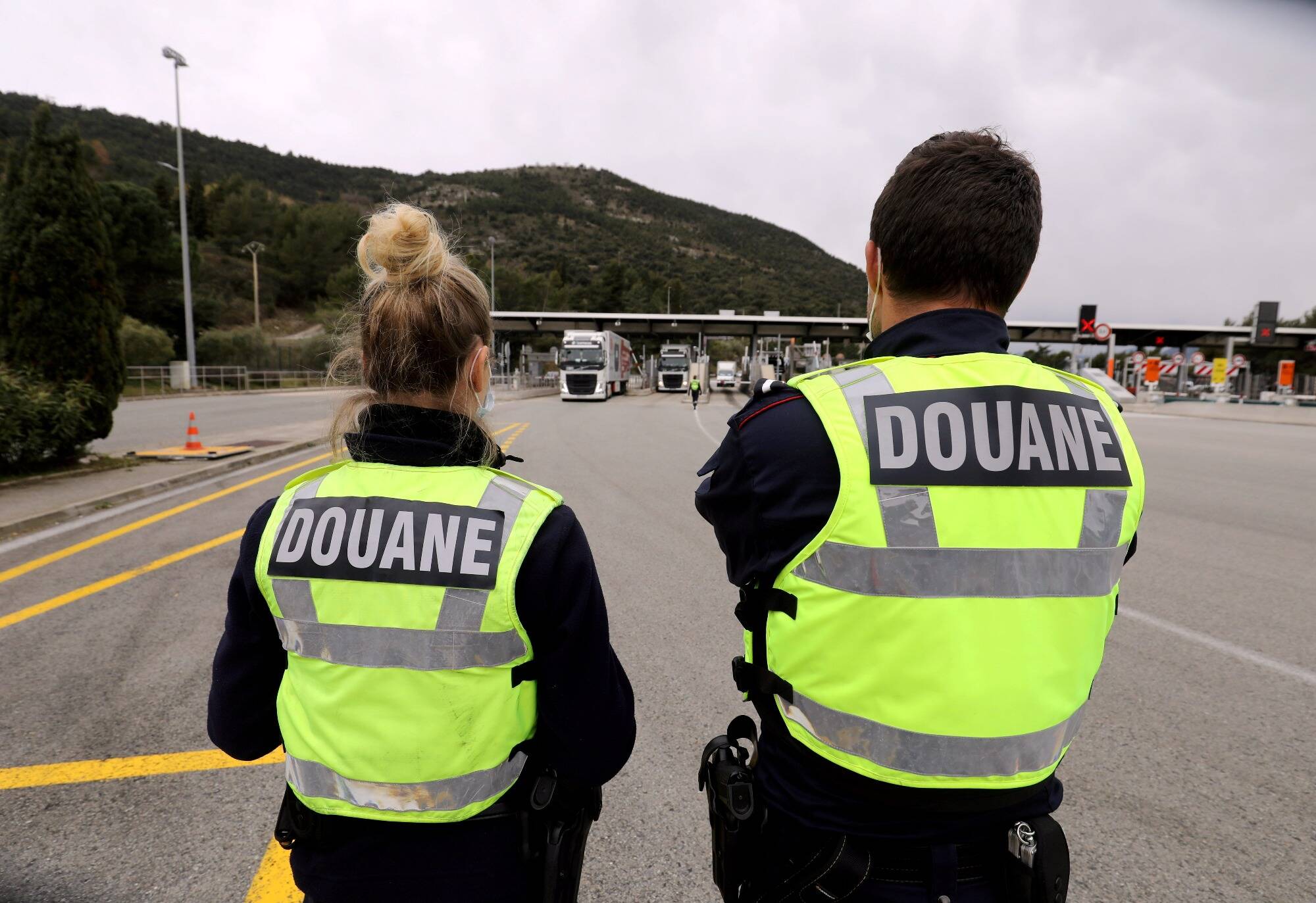 Le passager d'un bus Barcelone-Bucarest interpellé sur l'A8 avec 21 kilos de drogue dans ses valises