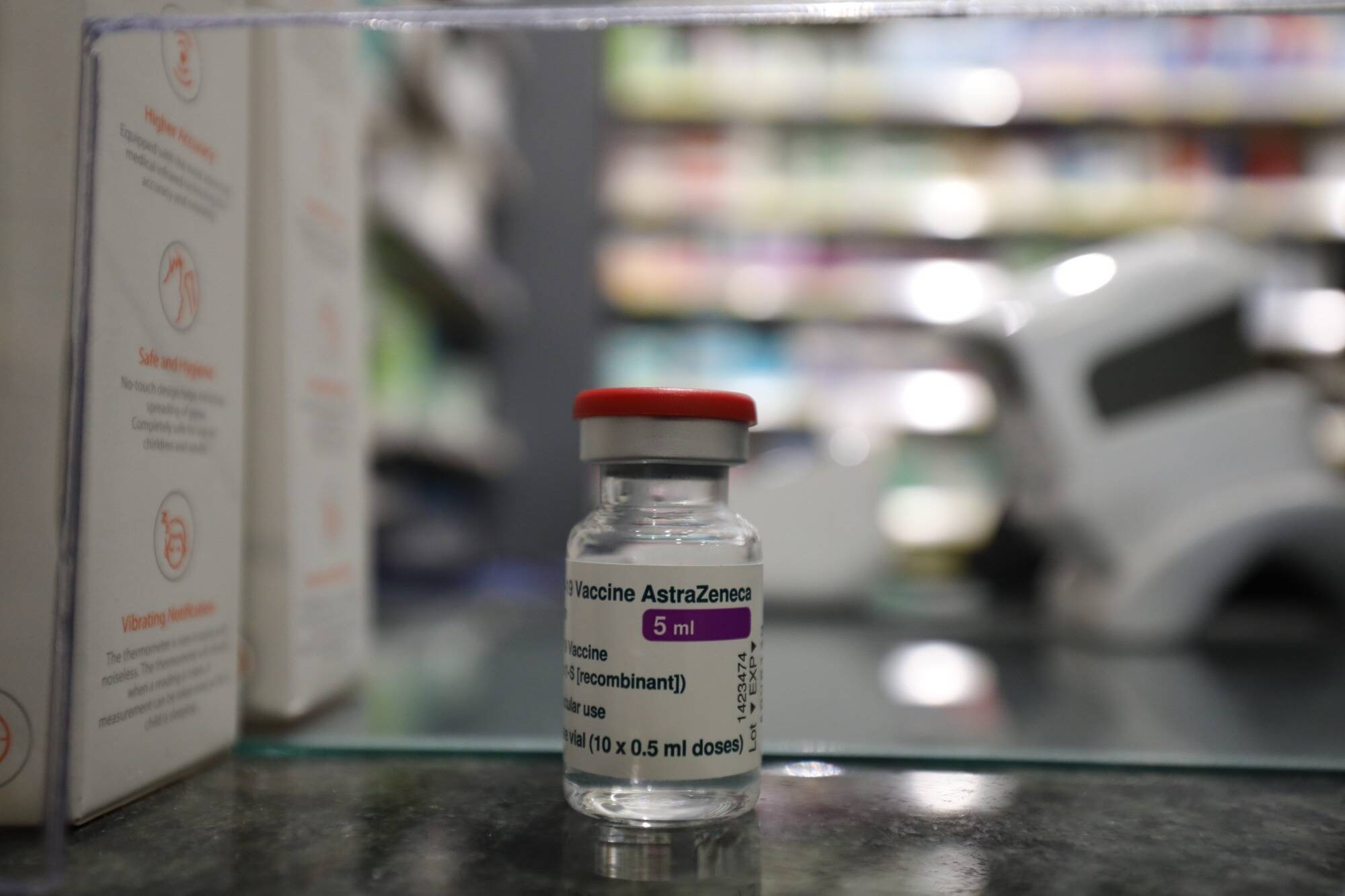 Si le vaccinodrome de Nice a dû fermer faute de volontaires, pourquoi ne pas avoir ouvert la vaccination à tous?