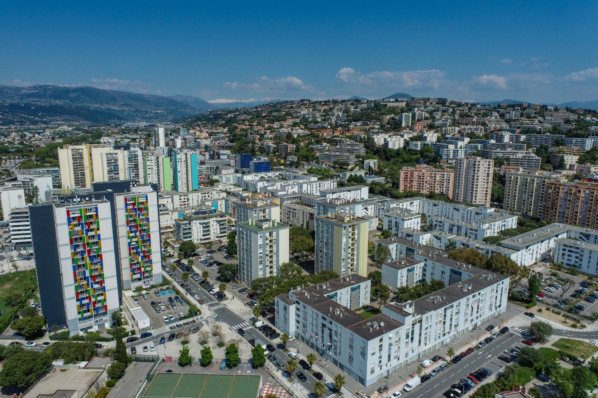 "Il fait plus de 35 degrés chez moi": à Nice, comment les habitants des Moulins font-ils face à cette nouvelle vague de chaleur?