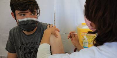 Covid: les 12-18 ans pourront se faire vacciner à partir du 15 juin, annonce Emmanuel Macron