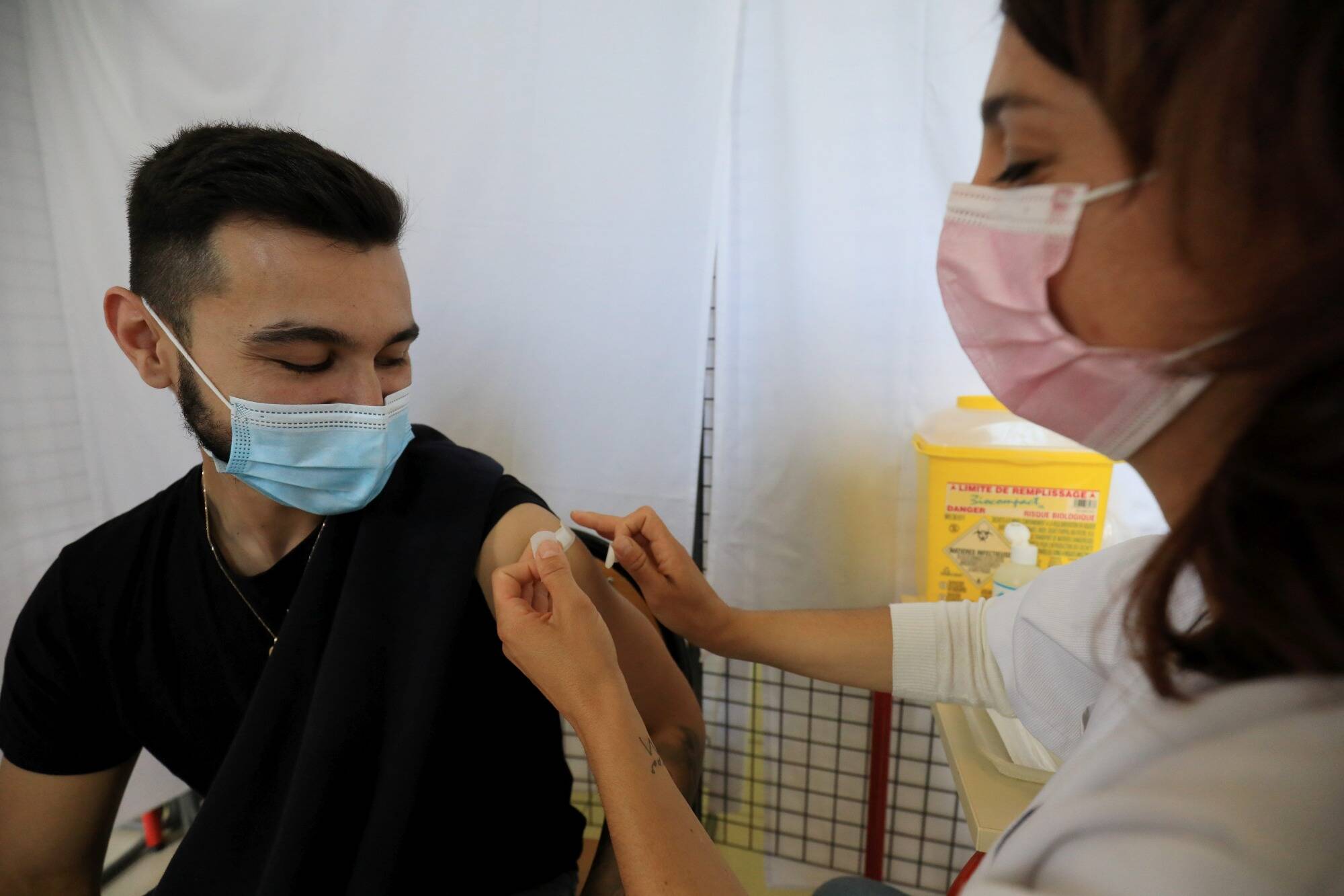 Est-il vrai que les effets secondaires du vaccin contre la Covid sont plus forts lors de la deuxième injection?