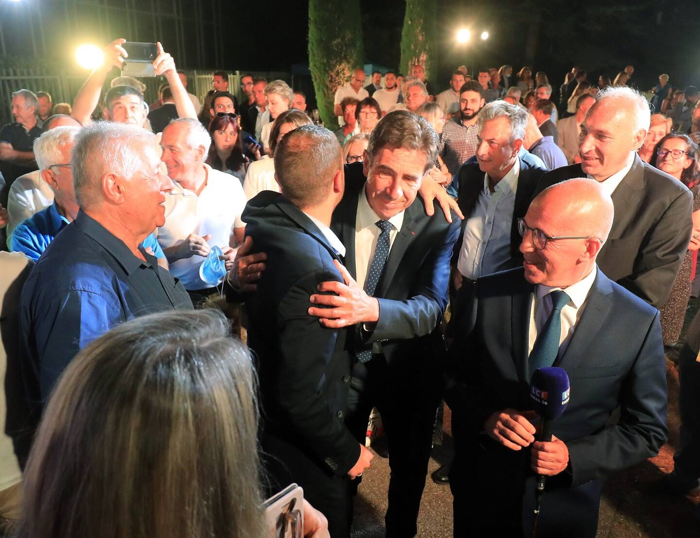 En place dans 25 cantons sur 27, la droite, qui a joué l’union loin de toute tentation macronienne et au-delà des divergences de vue des uns et des autres, avait, dès le premier tour, marqué des points.