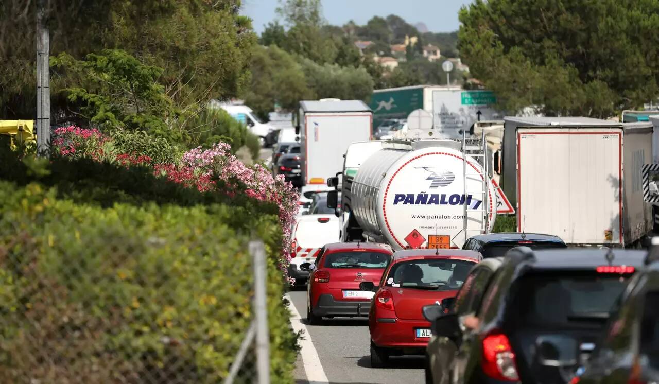Un important bouchon sur l'autoroute A8 ce lundi matin, un véhicule en panne en direction de Nice