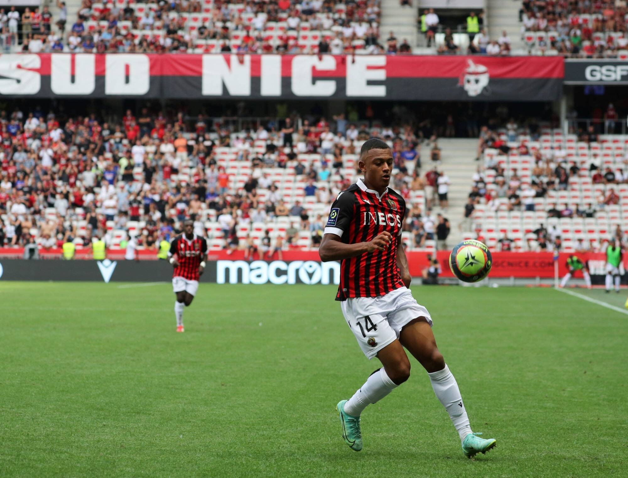 L'attaquant de l'OGC Nice Dan Ndoye prêté avec option d'achat obligatoire au FC Bâle