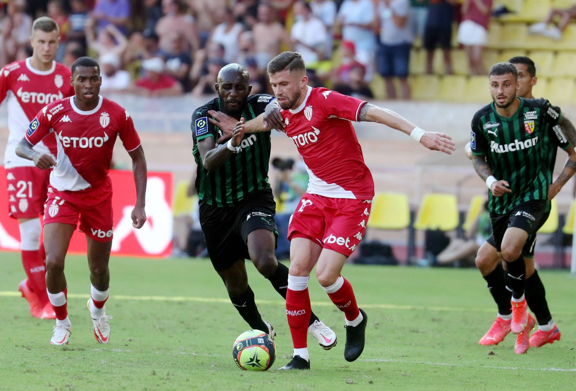 Ça ne va pas mieux pour l'AS Monaco, battue par Lens à la maison (0-2)