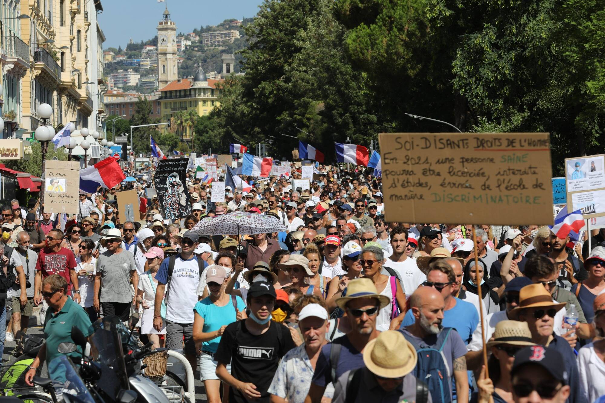 2.500 Personnes Selon La Police, 30.000 Selon Les Organisateurs: Le ...