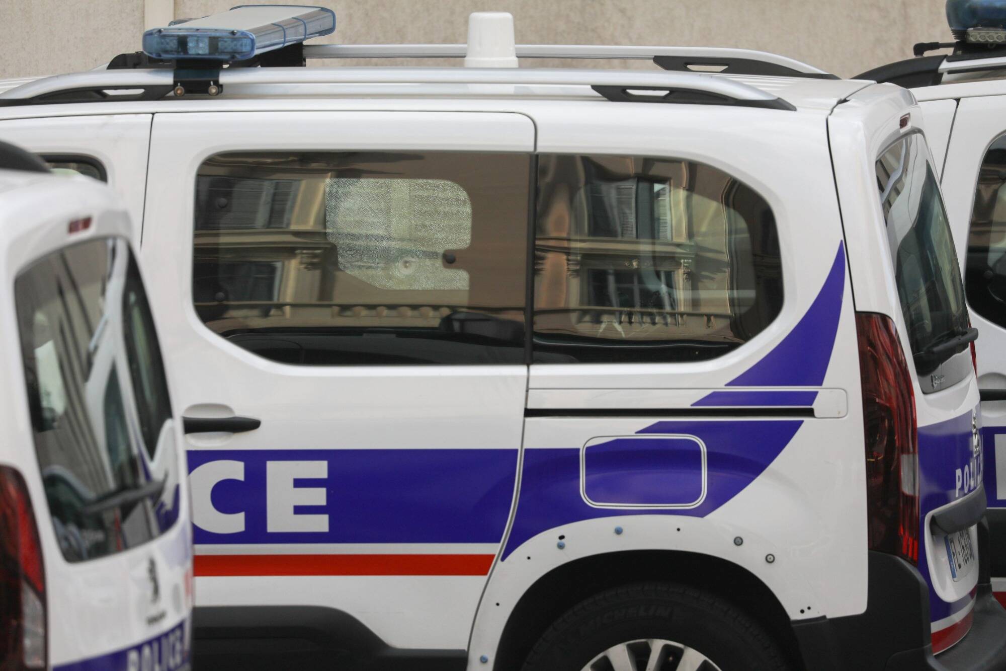 Cannes un escroc coincé dans le sas d’un magasin de luxe sur la