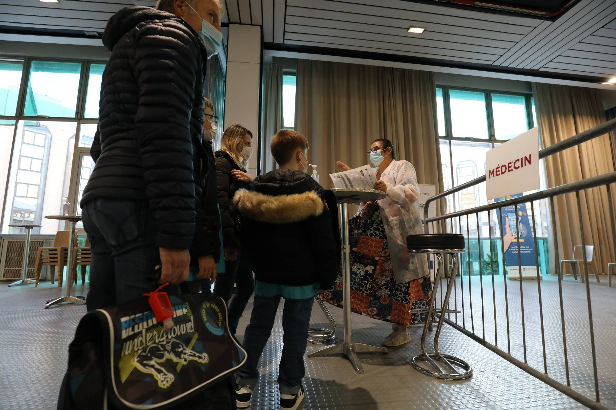 Covid-19: six enfants ont reçu une dose "trop forte" du vaccin Pfizer dans un vaccinodrome français